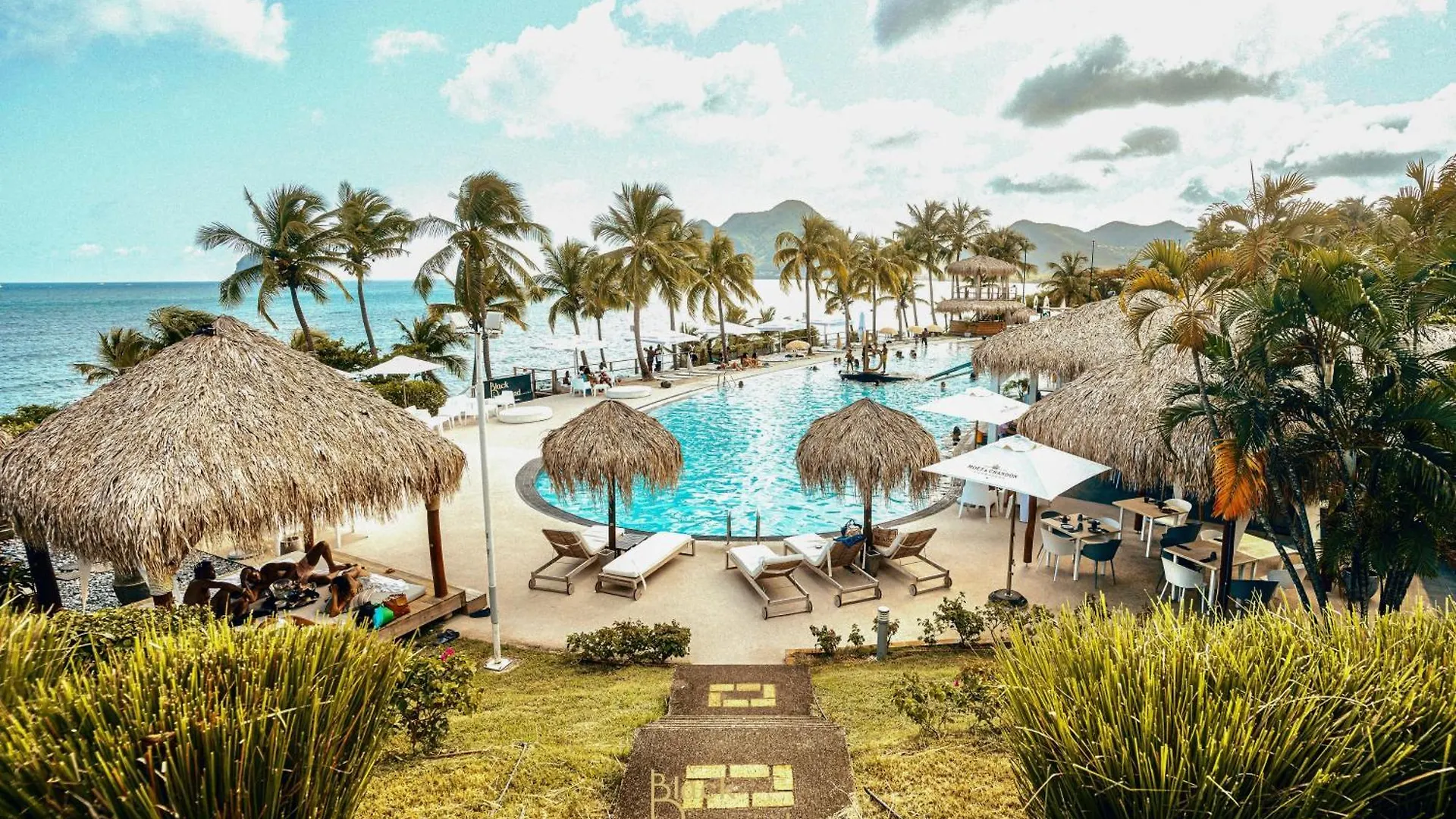 Apartment Ti Studio Coquet Vue Mer 180 Degres Face Diamant, Piscine De Standing Le Diamant Martinique