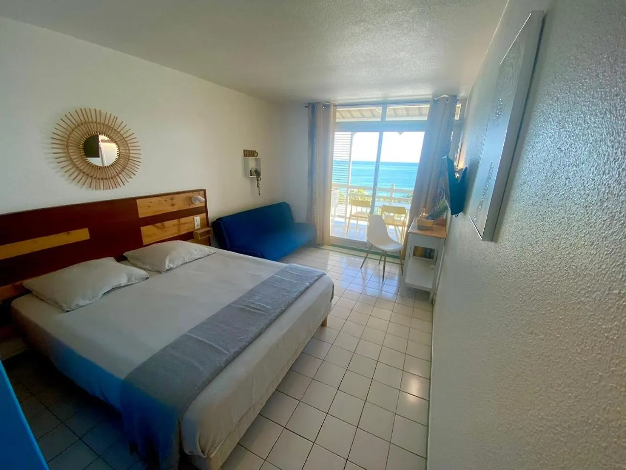 Ti Studio Coquet Vue Mer 180 Degres Face Diamant, Piscine De Standing Le Diamant Martinique