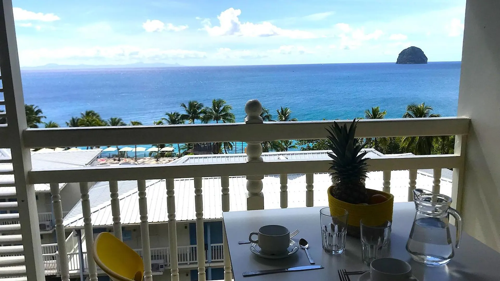 Ti Studio Coquet Vue Mer 180 Degres Face Diamant, Piscine De Standing Le Diamant Martinique